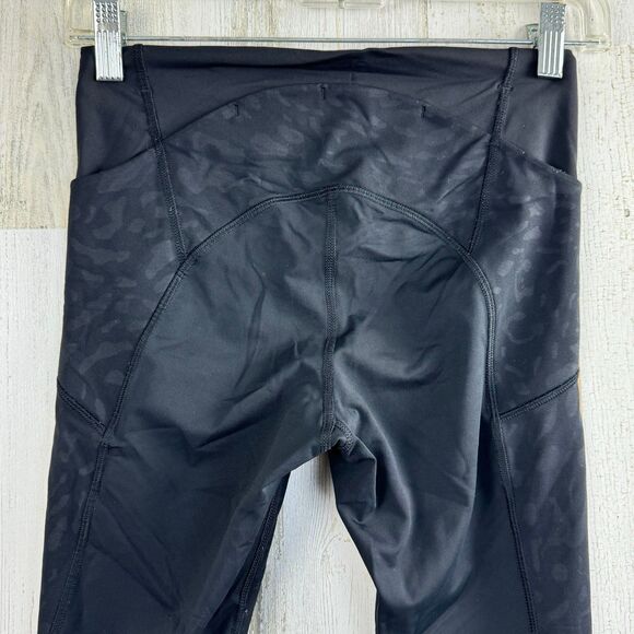 Lululemon Ladies Size 4 Black/Grey Cheetah Cropped Pockets Leggings - Picture 4 of 8